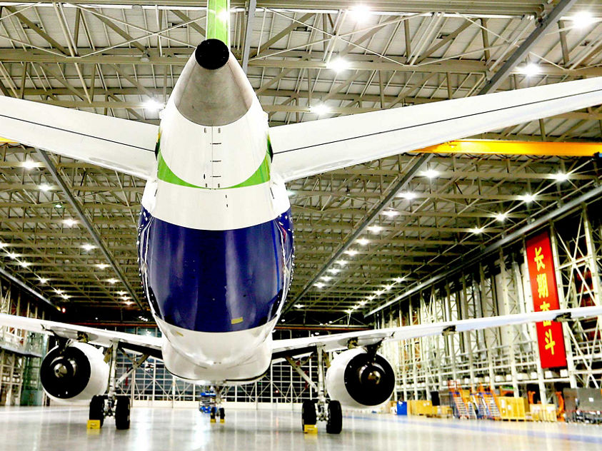 C919 in hangar
