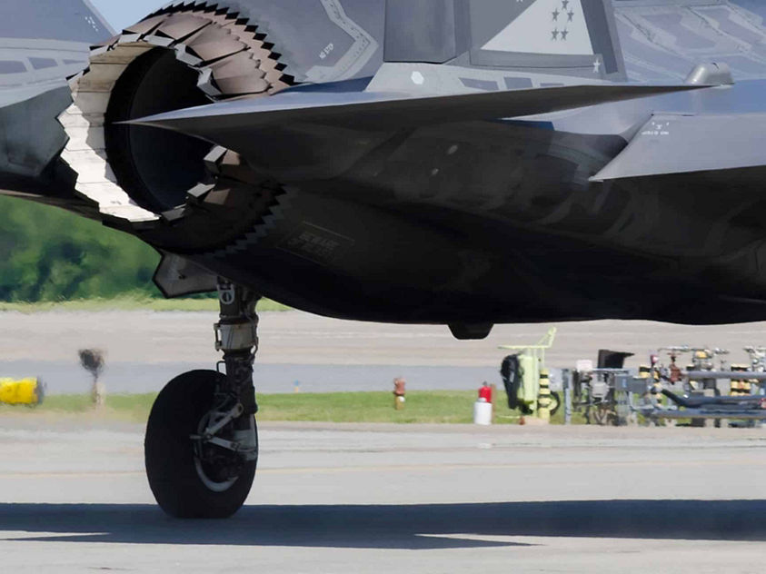 F35-wheels-and-brakes-2880x1440-Optimized.jpg
