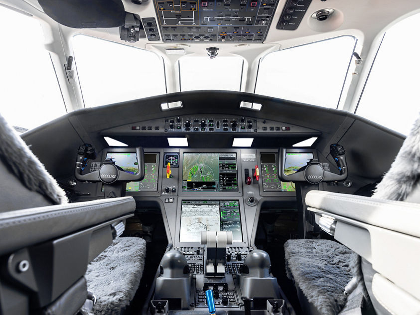 2000LXS aircraft cockpit with advanced flight controls