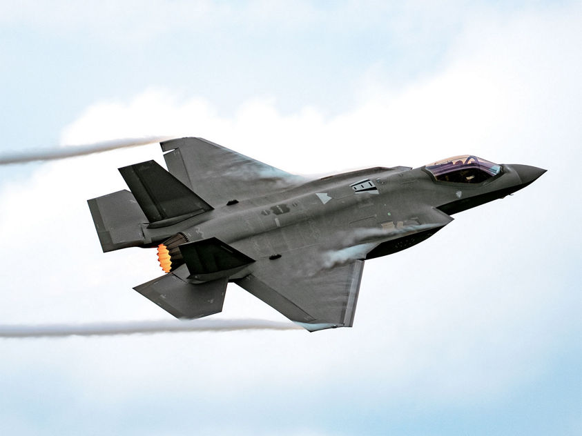image of a Lockheed Martin F-35 Lightning II in flight