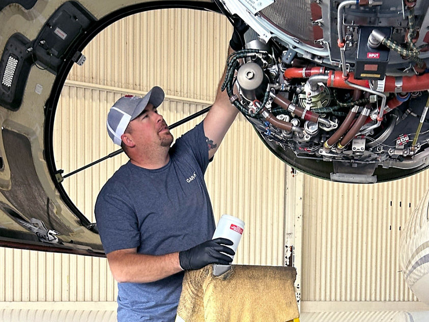  Comprehensive maintenance process on an aircraft engine, emphasizing critical systems and professional handling.