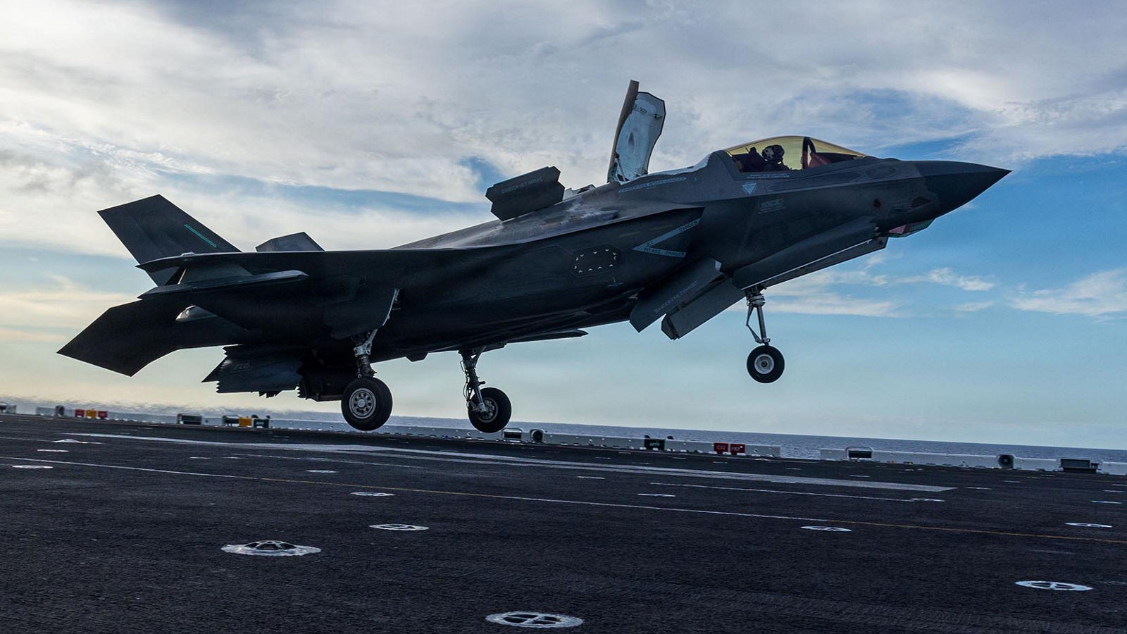 A U.S. Marine Corps F-35B Lightning II assigned to Marine Fighter Attack Squadron (VMFA) 122, 11th Marine Expeditionary Unit, takes off during deck landing qualifications aboard Wasp-class amphibious assault ship USS Boxer (LHD 4) in the Pacific Ocean, April 2, 2026. The 11th MEU is currently underway aboard the Boxer Amphibious Ready Group in the U.S. 3rd Fleet area of operations demonstrating the United States’ long-term commitment to a free and open Indo-Pacific. (U.S. Marine Corps photo by Lance Cpl. Nicole Stuart)