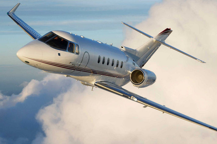 Hawker 900