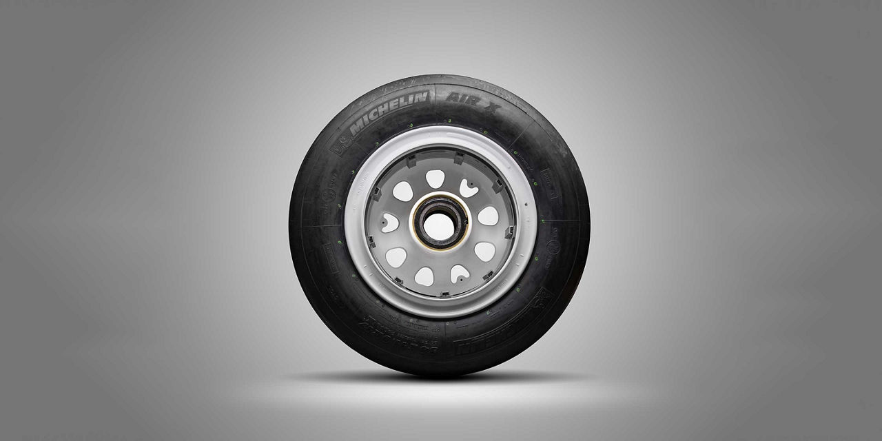 Honeywell's lightweight, aluminum alloy main and nose wheels are manufactured to offer an extended service life and ensure lower cost of ownership.